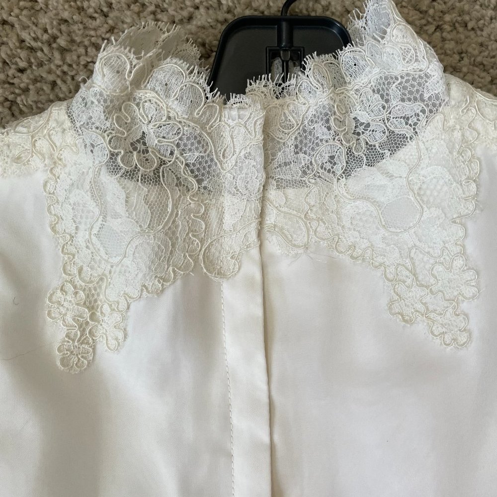 Vintage Lace Wedding Gown and Veil - Picture 13 of 15